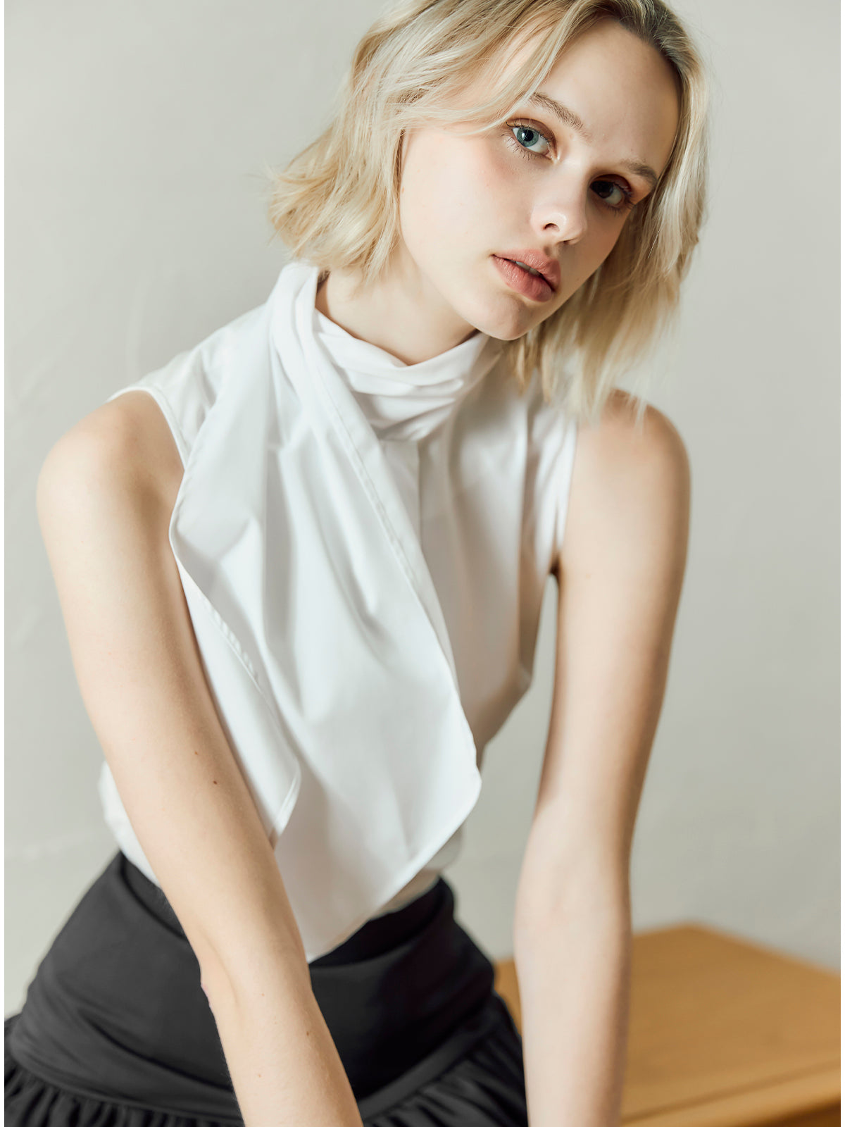 Florence - Fitted sleeveless blouse