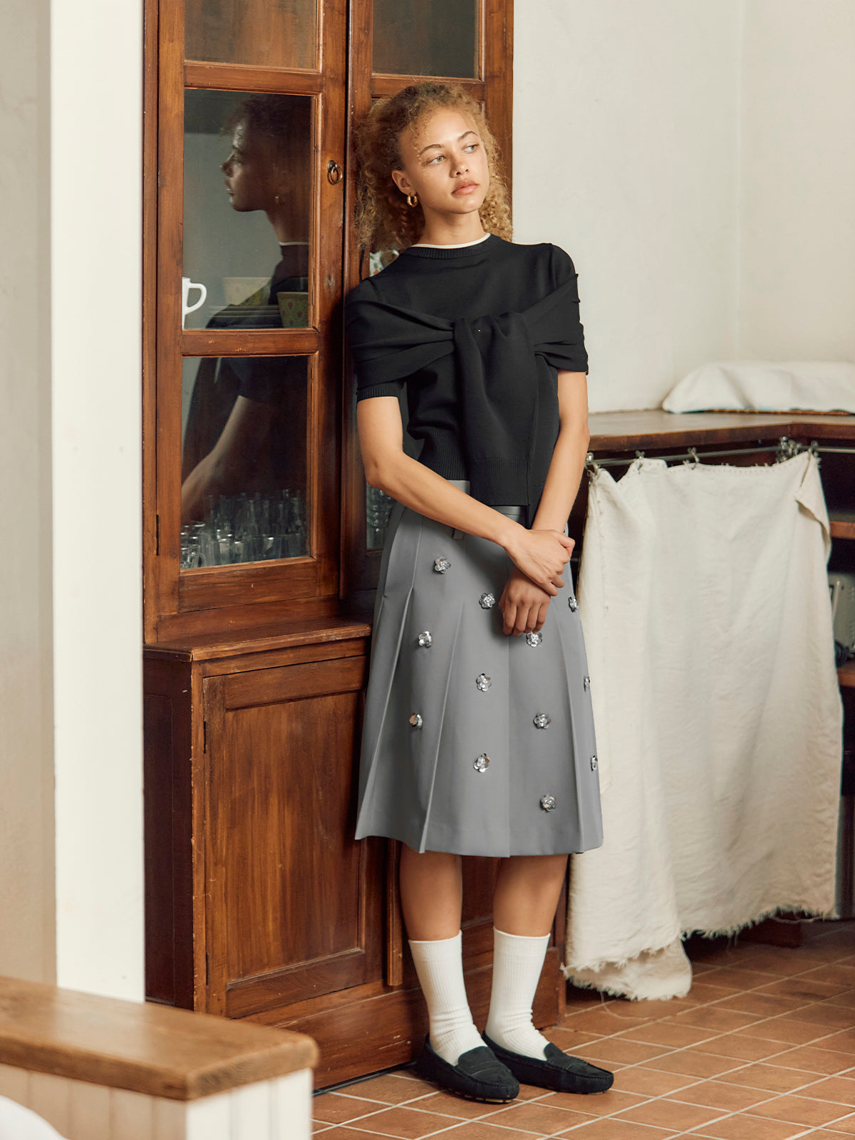 Poppy - flower stud pleated skirt