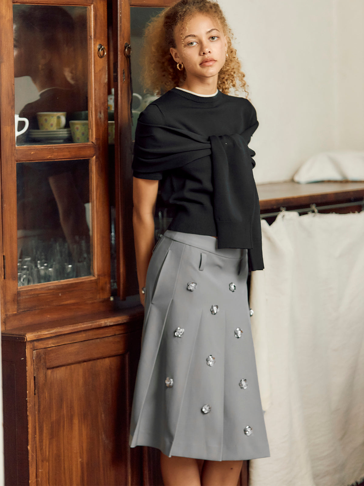 Poppy - flower stud pleated skirt