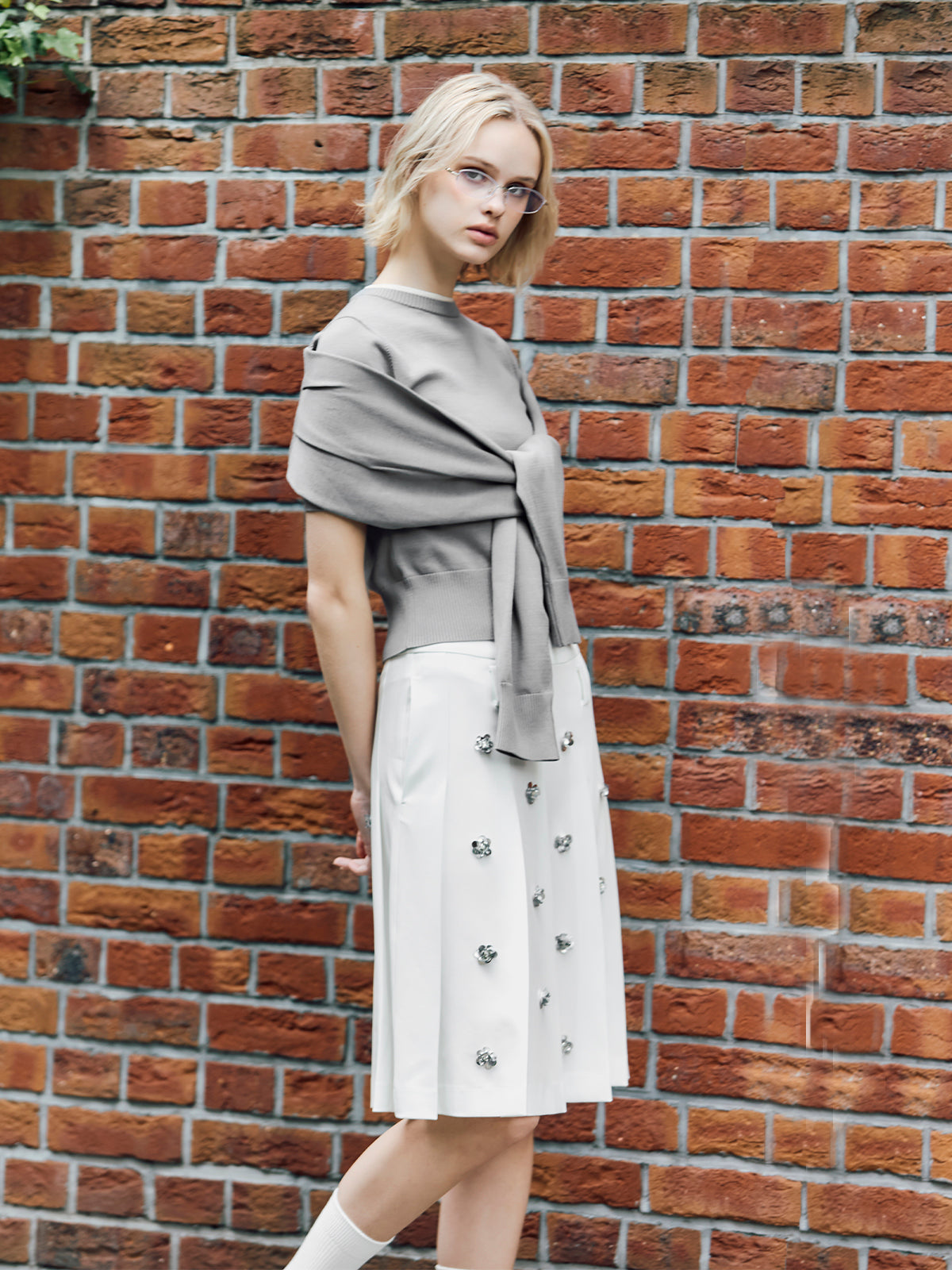 Poppy - flower stud pleated skirt