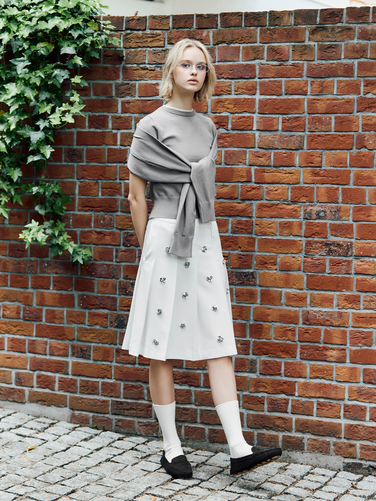 Poppy - flower stud pleated skirt