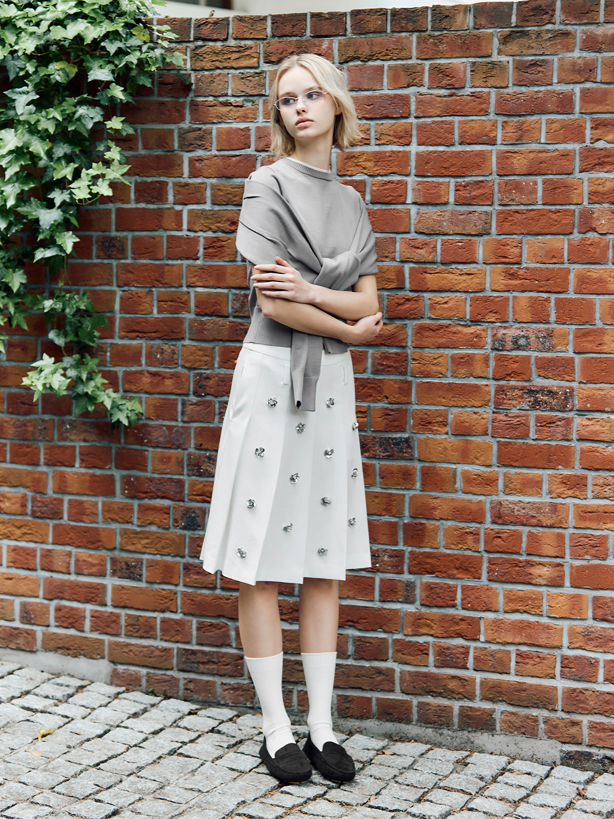 Poppy - flower stud pleated skirt