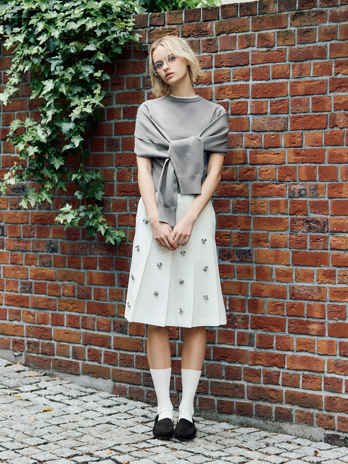 Poppy - flower stud pleated skirt