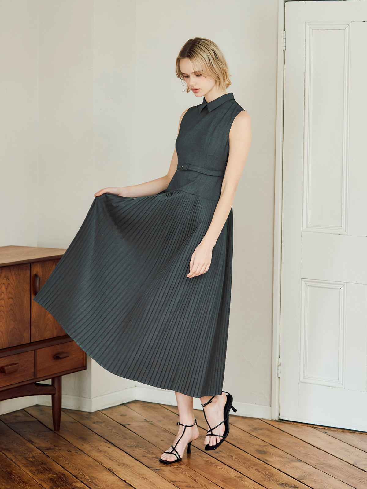 Beebe - Prim pleats dress